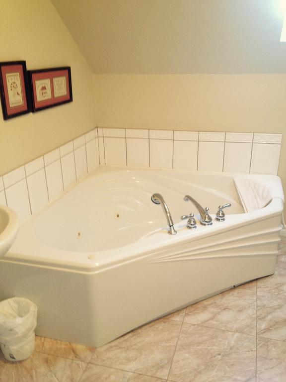 Mackenzie House B&B by Elevate Rooms Port Hawkesbury Exterior foto