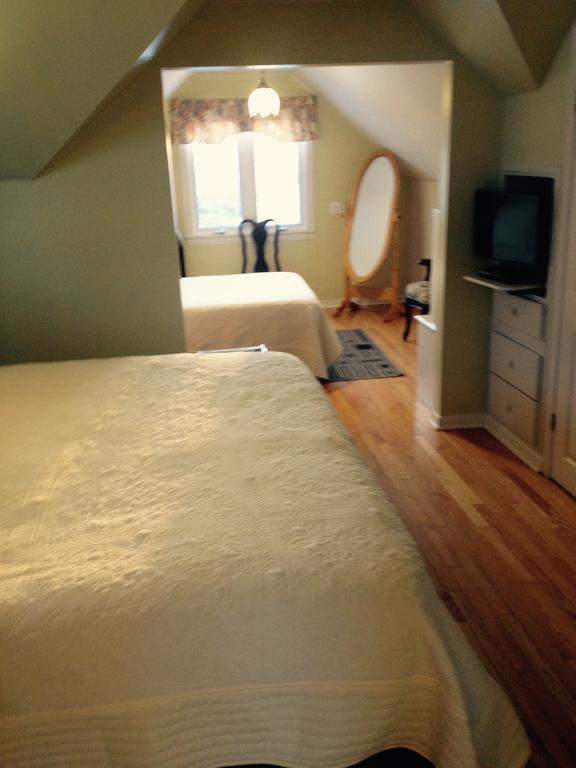 Mackenzie House B&B by Elevate Rooms Port Hawkesbury Exterior foto