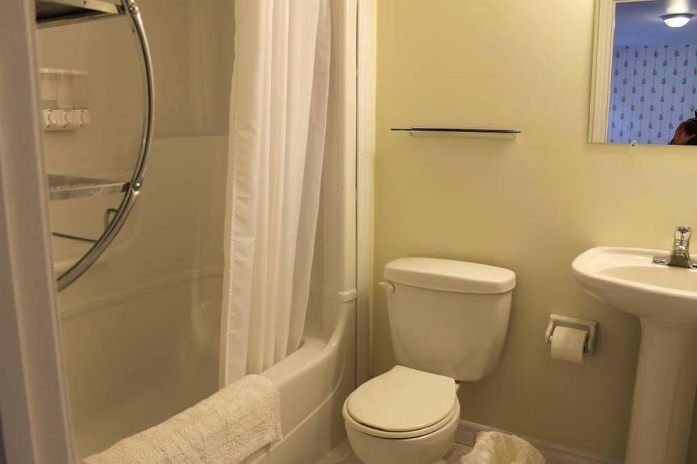 Mackenzie House B&B by Elevate Rooms Port Hawkesbury Exterior foto