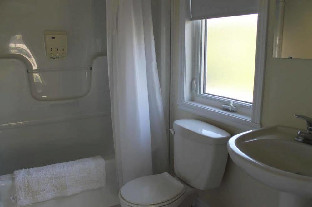 Mackenzie House B&B by Elevate Rooms Port Hawkesbury Exterior foto