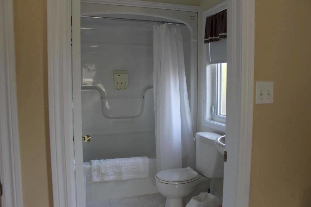 Mackenzie House B&B by Elevate Rooms Port Hawkesbury Exterior foto
