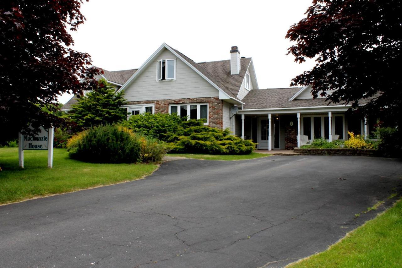 Mackenzie House B&B by Elevate Rooms Port Hawkesbury Exterior foto