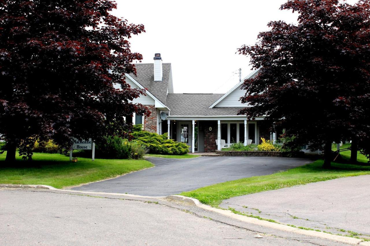 Mackenzie House B&B by Elevate Rooms Port Hawkesbury Exterior foto
